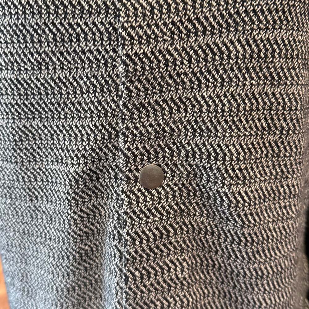 Vans size medium lightweight button up sweatshirt or could be worn as a jacket - Picture 3 of 5